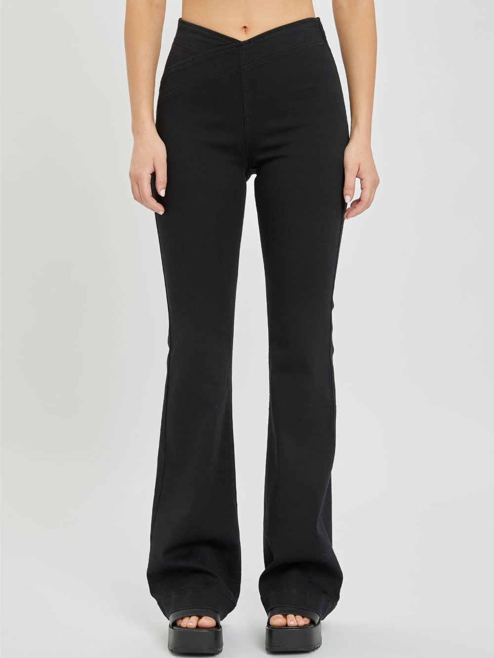 CELLO OVERLAPPED WB PULL ON FLARE JEAN BLACK