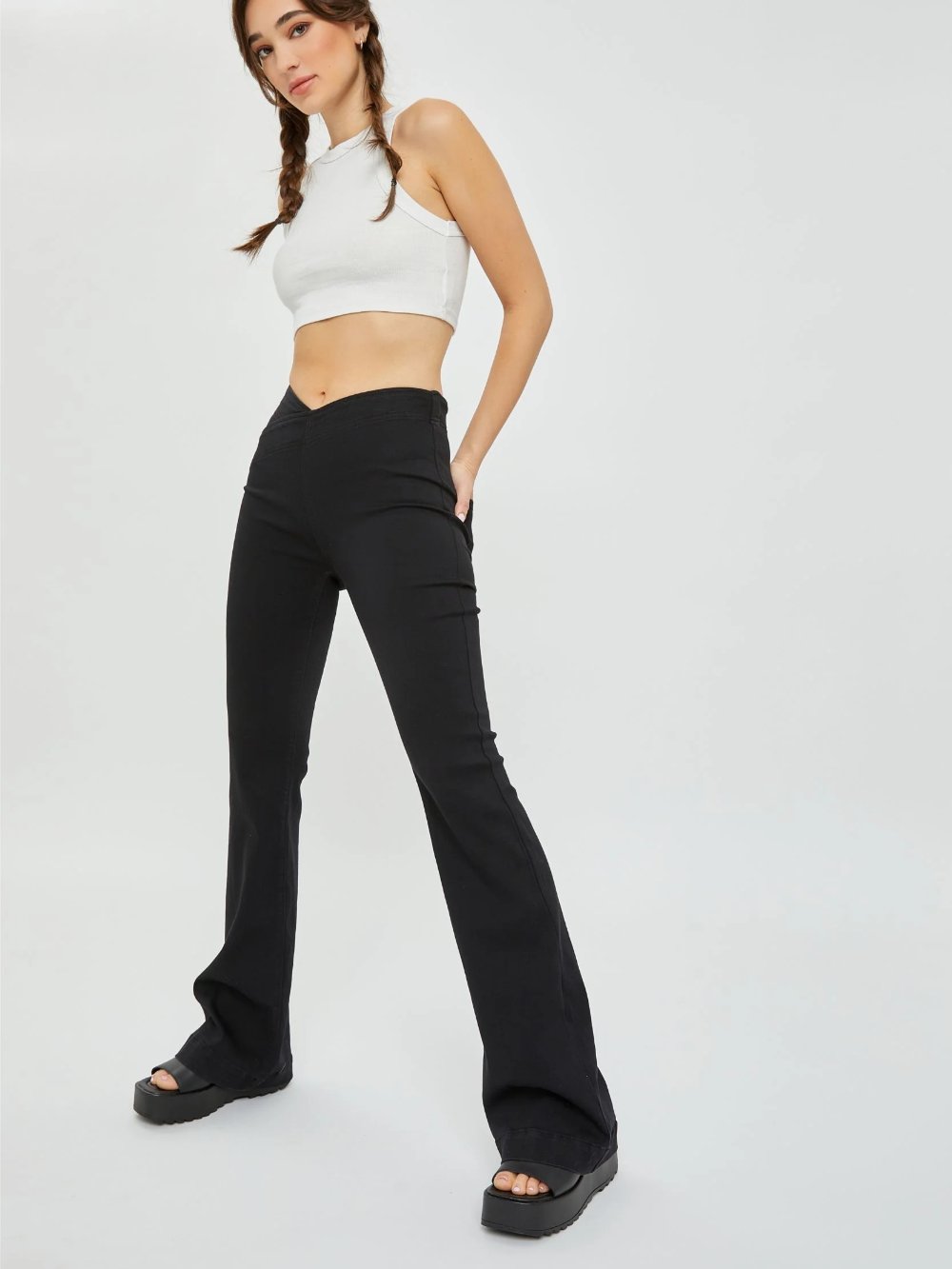 CELLO OVERLAPPED WB PULL ON FLARE JEAN BLACK