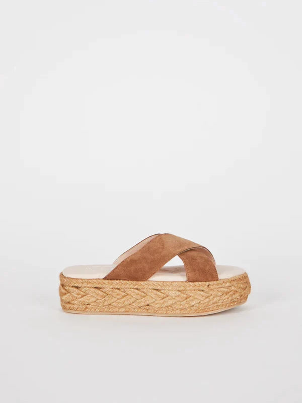 INTENTIONALLY BLANK AURA PLATFORM SANDAL COGNAC