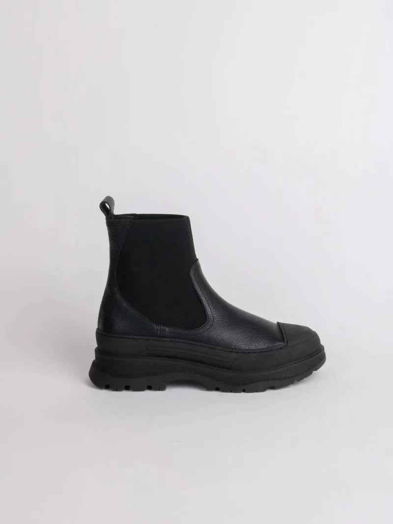 INTENTIONALLY BLANK COURT LUG SOLE PLATFORM BOOT BLACK