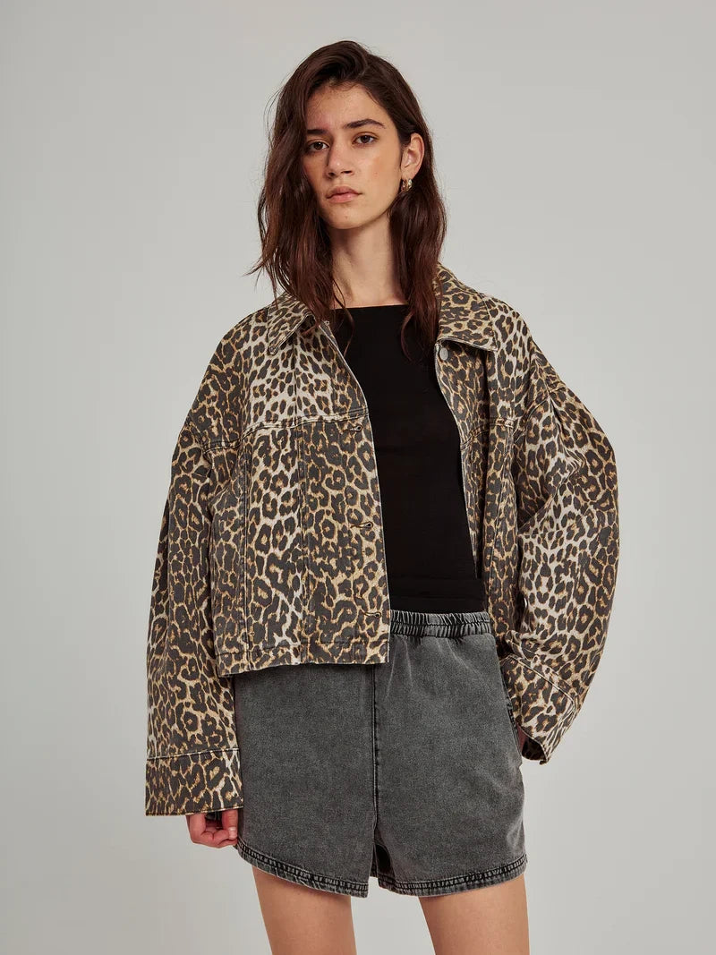 NORR KENZIE CLEAN DENIM JACKET LEO PRINT