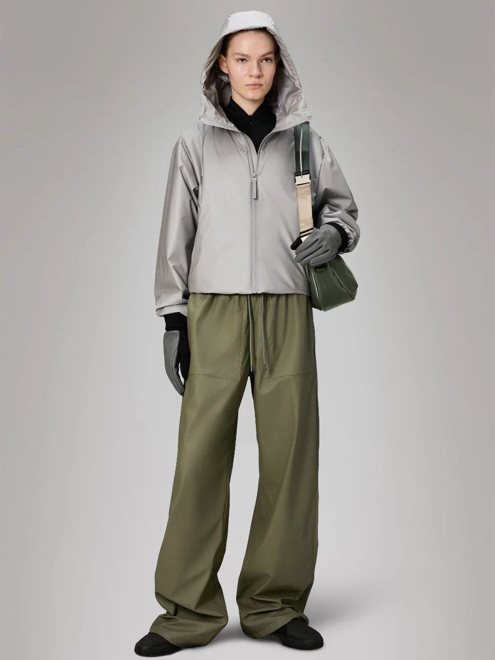 RAINS LOHJA SHORT INSULATED JACKET NIMBUS