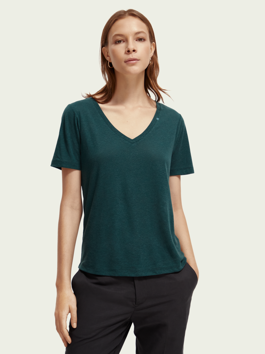 SCOTCH & SODA EMBROIDERED DETAIL V-NECK T-SHIRT BOTTLE GREEN