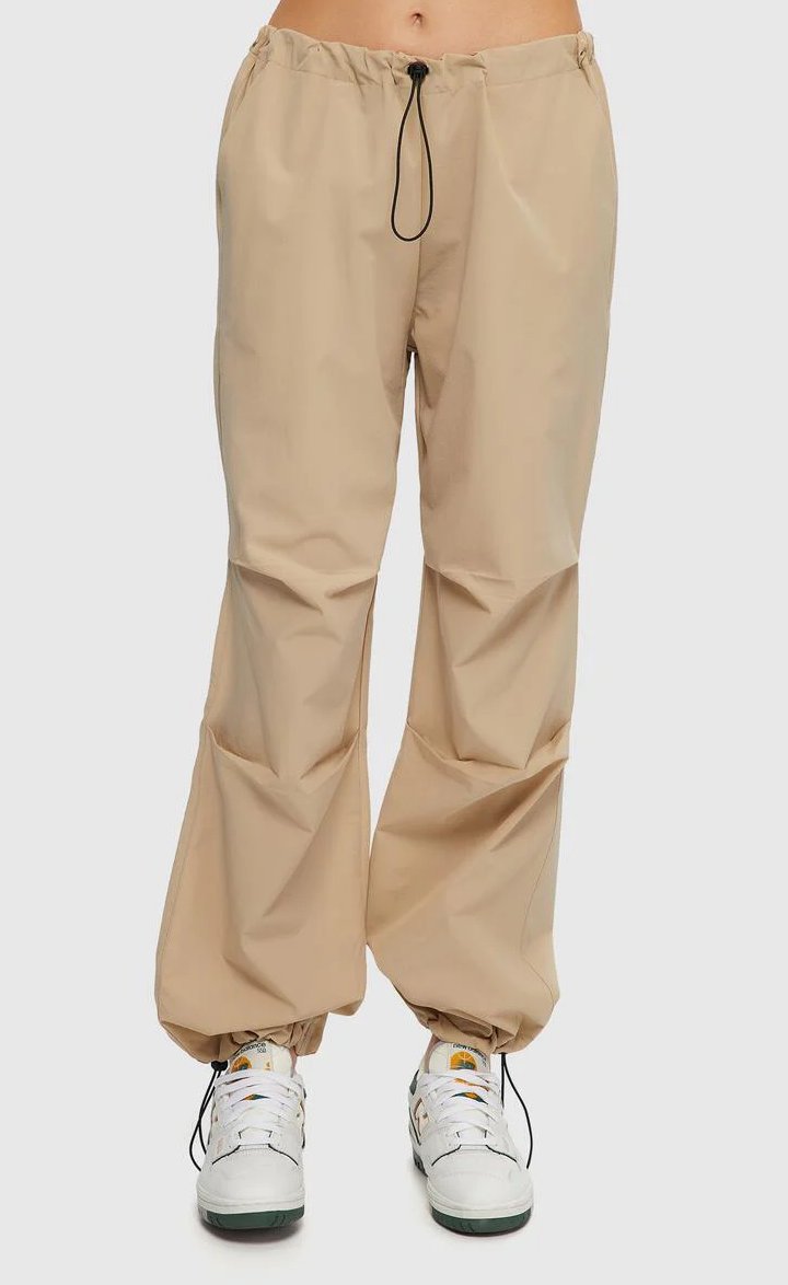 KUWALLA LOW CUT BAGGY PARACHUTE PANT TOAST