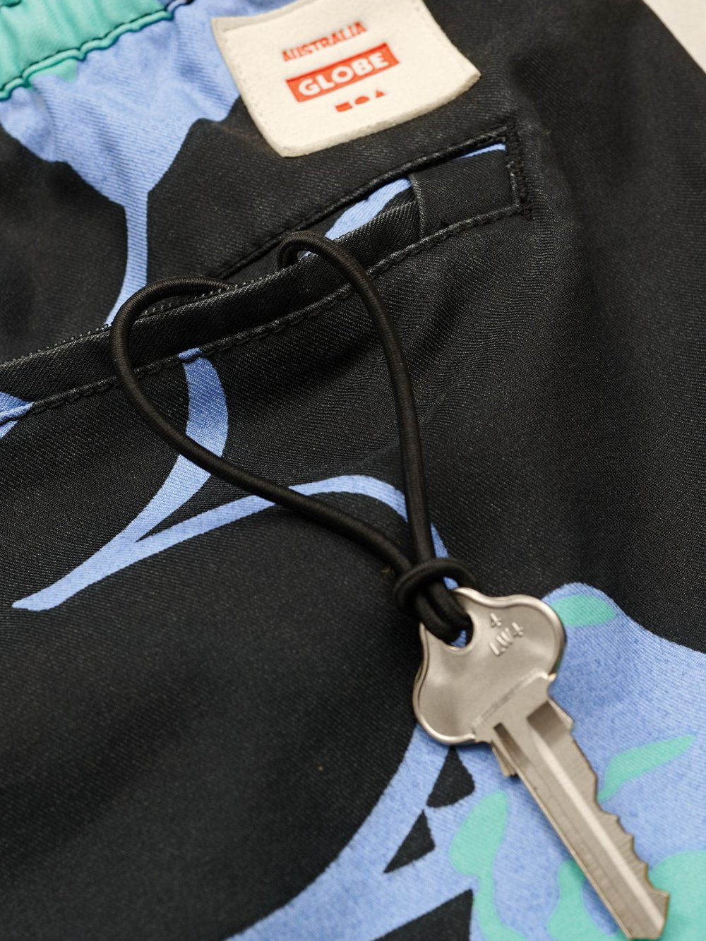 GLOBE DREAMIN WILD POOLSHORT BLACK