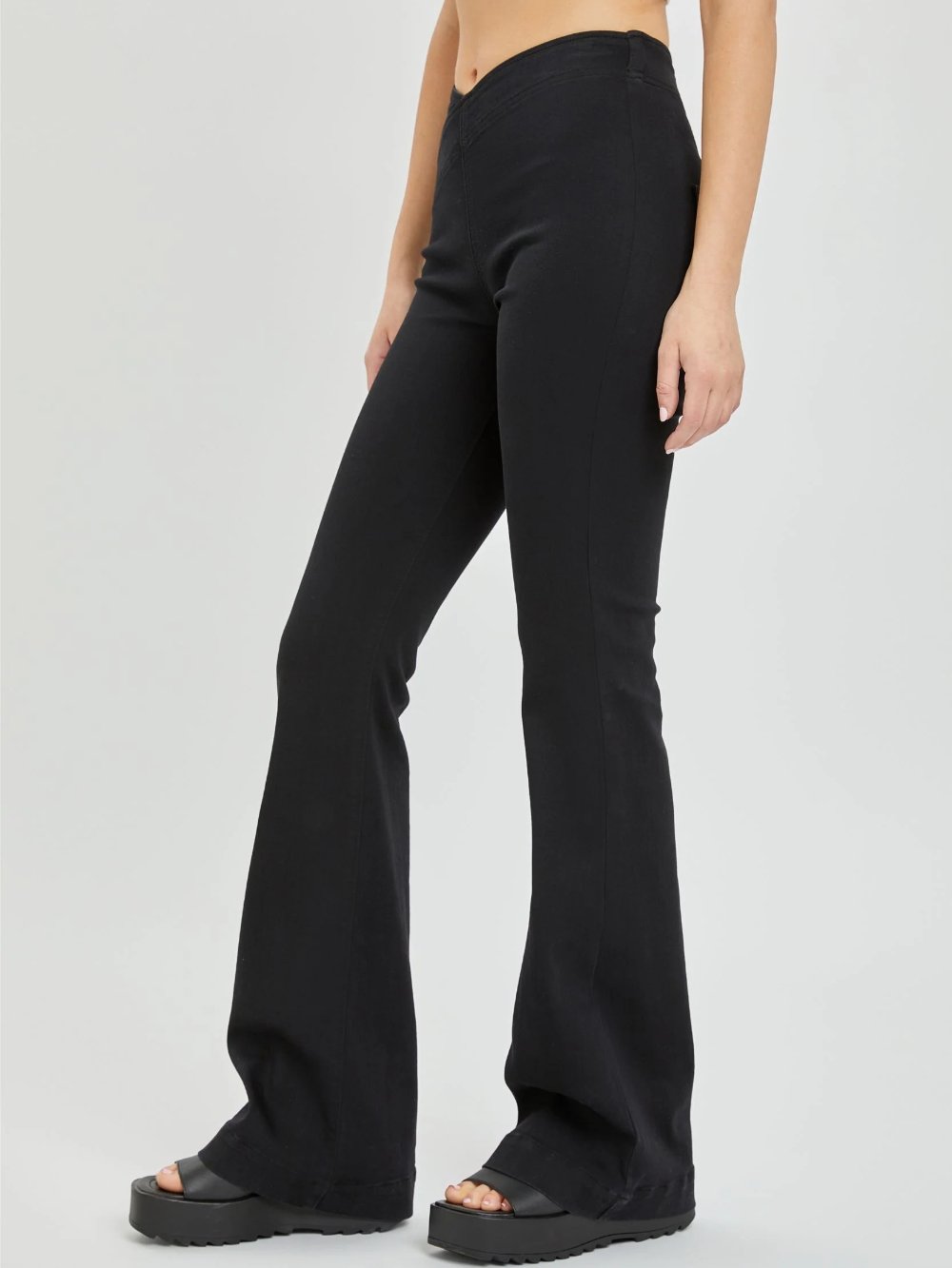 CELLO OVERLAPPED WB PULL ON FLARE JEAN BLACK