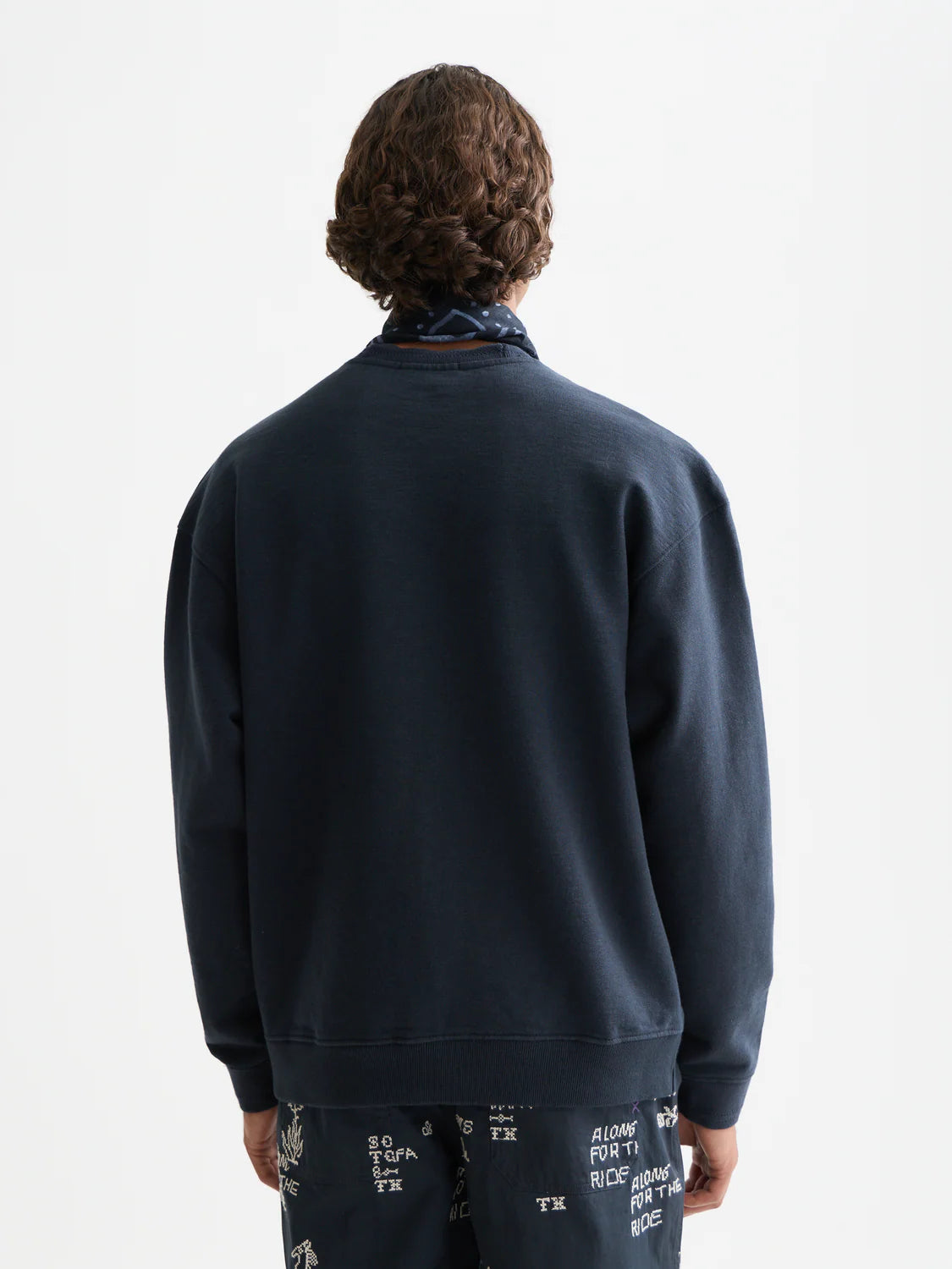 S&S CROSS STITCH ARTWORK RELAXED-FIT SWEATSHIRT CARBON