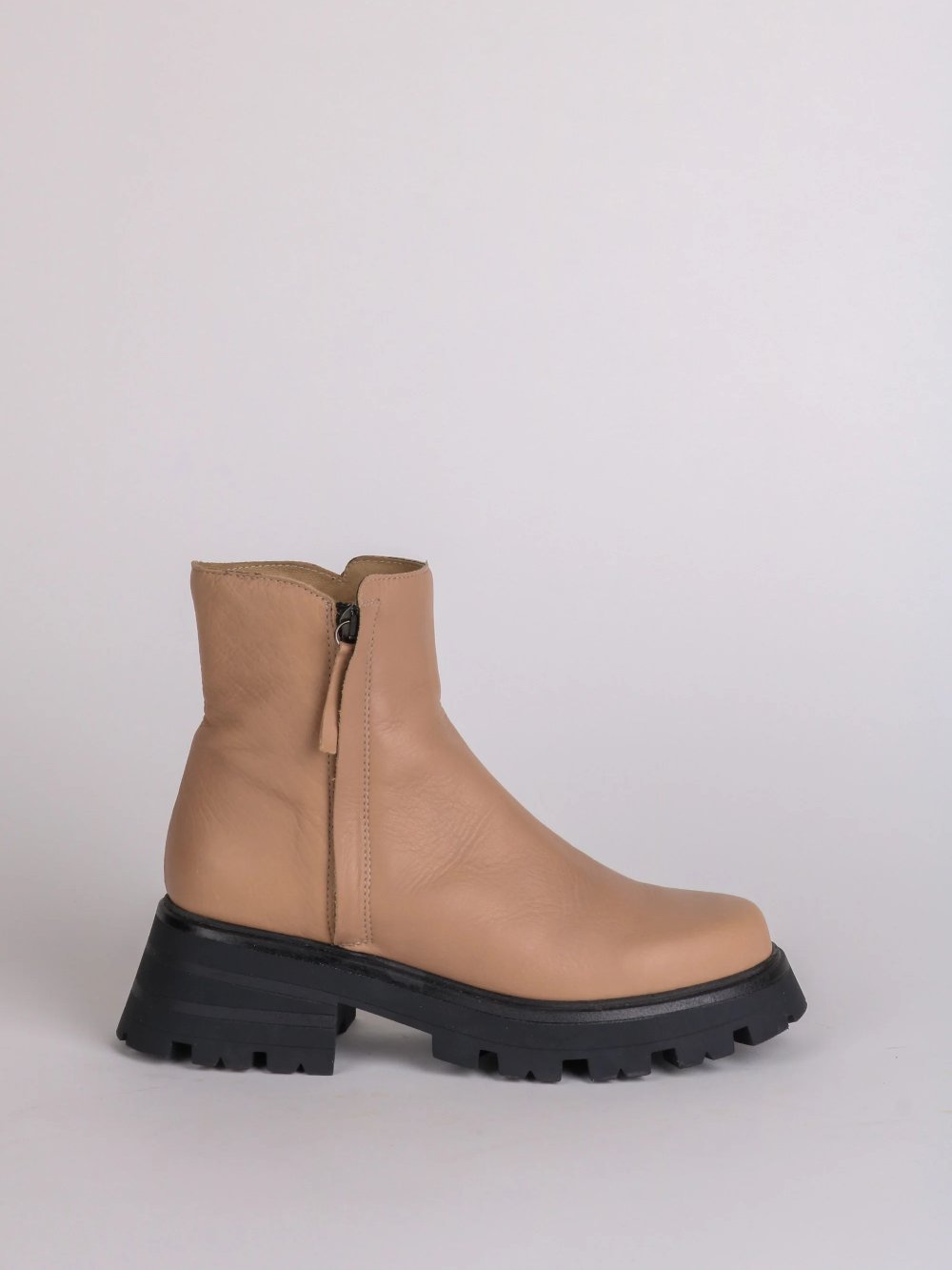 INTENTIONALLY BLANK LARRY LUG SOLE BOOT TAUPE