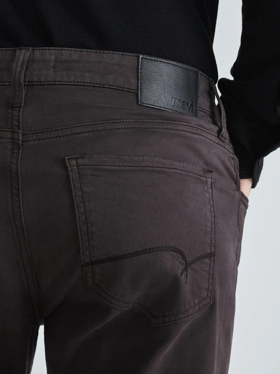 MAVI ZACH STRAIGHT LEG PANT BETTLE TWILL 
