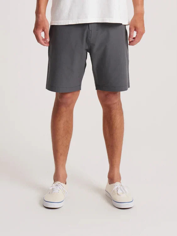 ROARK HYTIDE HYBRID SHORT CHARCOAL 