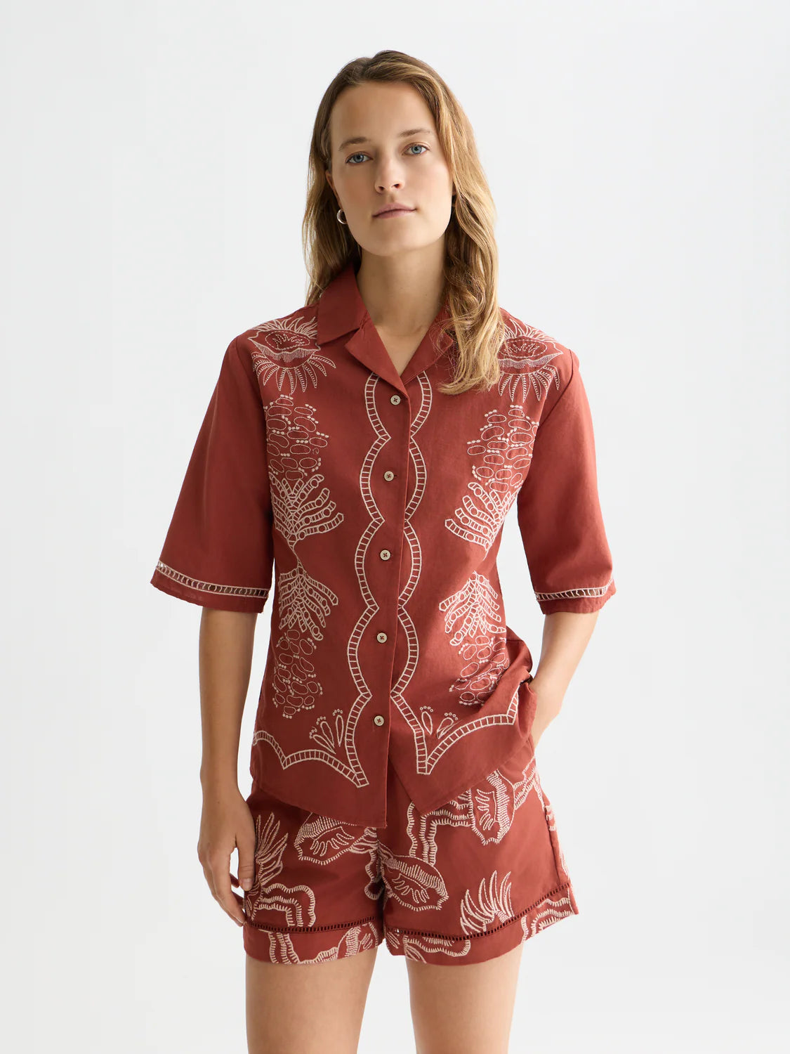 S&S EMBROIDERED FITTED SHIRT BURNT HENNA