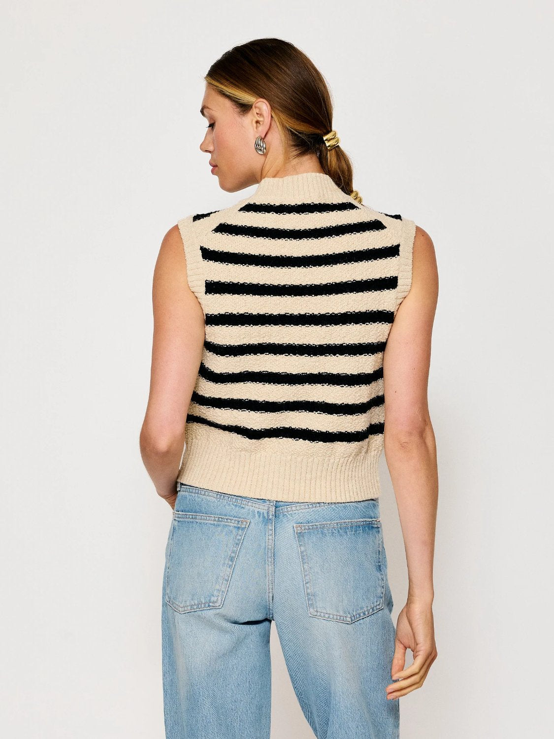 LINE & DOT MIRI STRIPED SWEATER VEST ECRU/BLACK